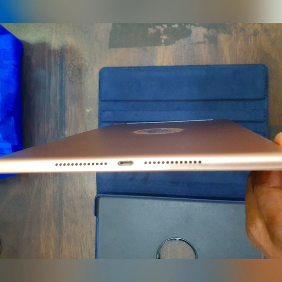 IPAD 6TH GEN 128GB Cellular/Wifi - Picture 14 of 16